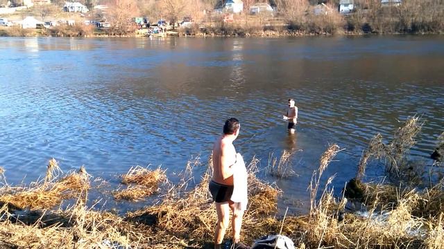 Село Наславчя Купаемся На Крещение 19.01.2018 смотреть онлайн
