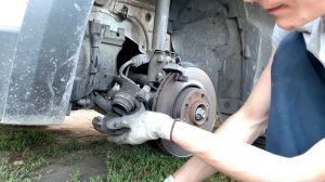 Как поменять колодки на Рено Сандера 2 (Renault Sandero Stepway)