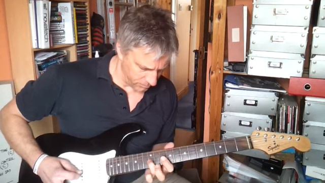 Quick play on my newly acquired Fender Squier смотреть онлайн