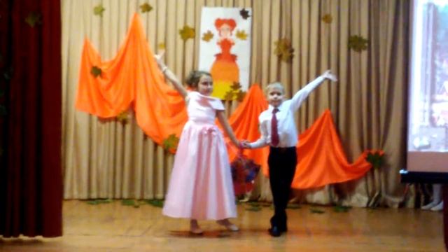 Танец в клубе золотая осень с жолтым зонтом я !!! смотреть онлайн