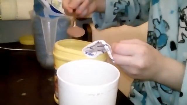 Делаем шоколадный коктейль смотреть онлайн