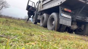КАМАЗ ЗАСТРЯЛ. ТРАКТОР ТОЖЕ. ВЕЗУ ДРОВА, МЕСИМ ГРЯЗЮКУ