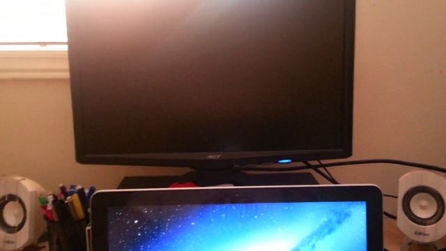 Connect Macbook Pro / Air to TV or Computer Screen (Easy) смотреть онлайн