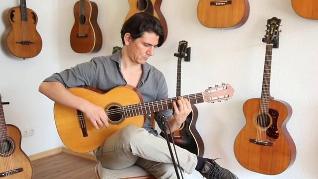 Close to Paco de Lucia's flamenco guitar ... Hermanos Conde 1970's negra - extremly good sounding смотреть онлайн