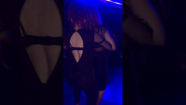 Bachata Dance - La Alemana & Magda смотреть онлайн