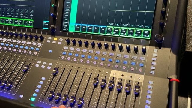 12 Aux Sends 1 - Allen & Heath Avantis смотреть онлайн