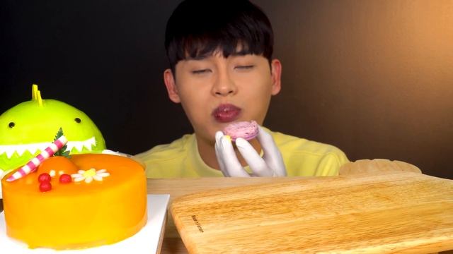 ASMR 부드러운 망고 초콜릿 무스 ?마카롱 초코빵 먹방~! Mango Mousse Chocolate Mousse Rainbow Macaron Choco Bread MuKBang смотреть онлайн