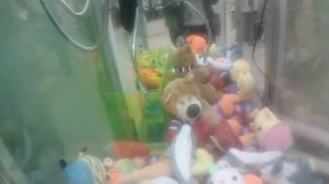 Как обменять маленькие игрушки на больше в автомате-хватайки!!! Играю и рассказываю!
