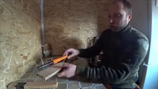 Подставка под паяльник и нехитрая приспособа для очистки паяльника при работе!!! смотреть онлайн