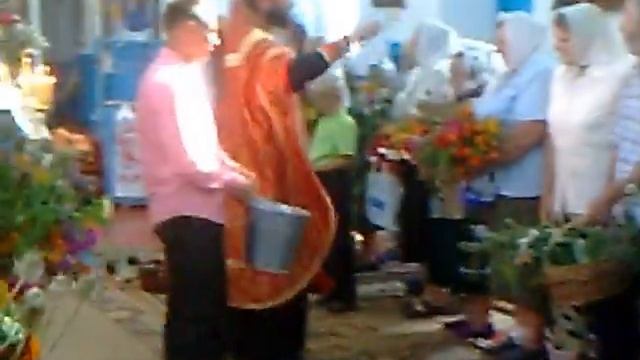 СЛУЖБА В СВЯТО ПОКРОВСКОЙ ЦЕРКВИ СЕЛА ГРИЦЕНКИ НА ТРОИЦУ 2012 ГОД