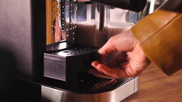 Видеообзор кофемашины рожкового типа MAUNFELD MF-720S PRO смотреть онлайн