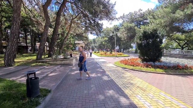 Набережная Геленджика сентябрь 2021 Грязное море смотреть онлайн