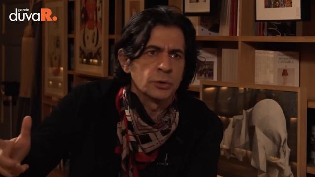 Okan Bayülgen sahneye koydu: Kanlı krallığın kanlı tiyatrosu смотреть онлайн