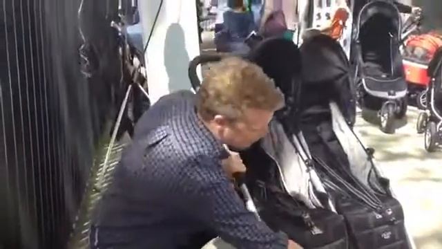 Коляска для двойни Valco Baby Zee Two смотреть онлайн