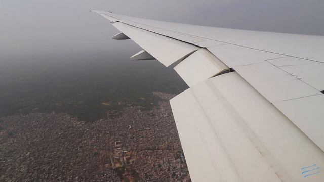 MIGHTY EMIRATES 777-300ER Landing at Delhi Indira Gandhi Airport! смотреть онлайн