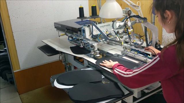 Durkopp Adler 2112-5 Обработка гульфика, мешковины прямых и косых карманов брюк. смотреть онлайн