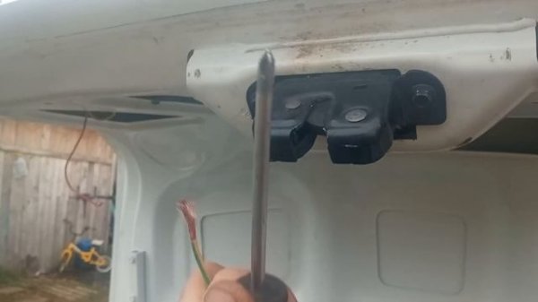 Лада Гранта. Установка привода и кнопки открытия багажника