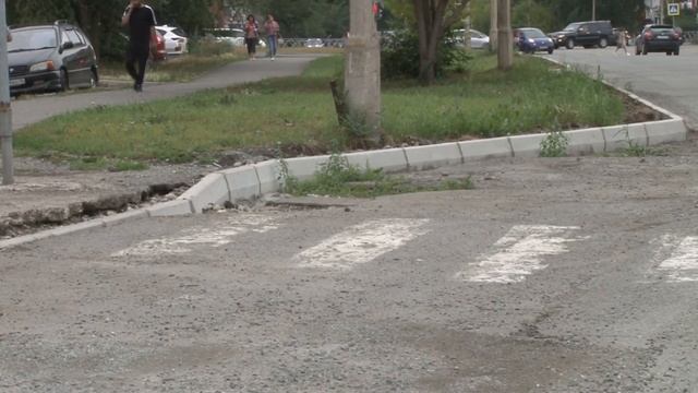 В Саяногорске с трудом, но продолжается ремонт дорог смотреть онлайн