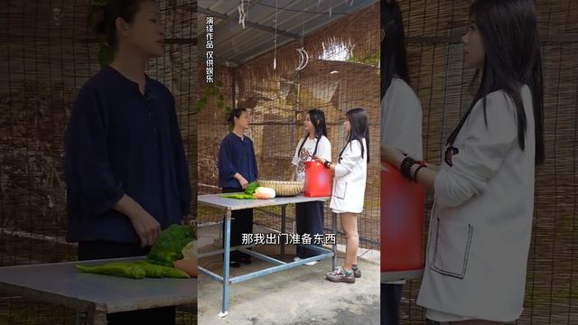 舅媽說自己媳婦好吃懶做，還和婆婆訴苦說她委屈，不料媳婦帶禮物回家讓她瞬間羞愧【雙雙的婆婆】