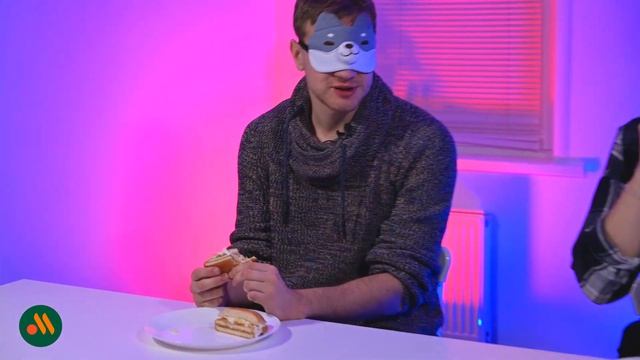 СРАВНИВАЕМ CHICKEN HOUSE И ВКУСНО И ТОЧКА ВСЛЕПУЮ! КТО ПОБЕДИТ? смотреть онлайн