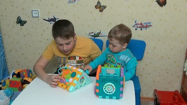 МЕГА ОБЗОР!!! УМНЫЙ домик... РАЗВИВАЮЩИЕ игрушки,,, Видео для ДЕТЕЙ... смотреть онлайн