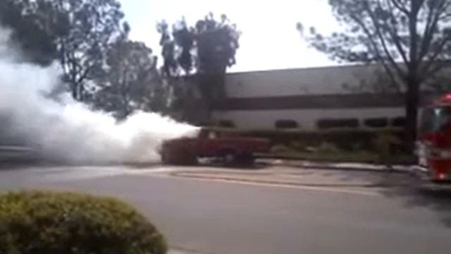 1986 Ford F250 with a 460 on fire. смотреть онлайн