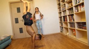 Видео-урок "Как научиться стоять на руках!"