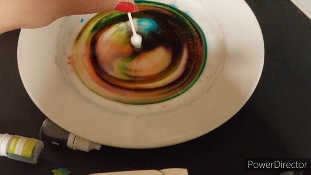 Опыт с молоком и пищевыми красителями. Красочный опыт для детей! смотреть онлайн