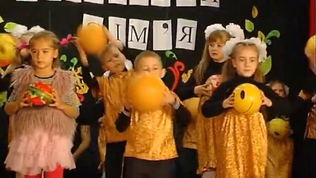 Танец от учеников 2-А класса на празднике "Папа, мама, я -спортивная семья" смотреть онлайн