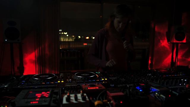 Vocoder + DJM-V10 смотреть онлайн