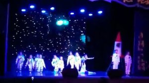 Танец "Юные космонавты"