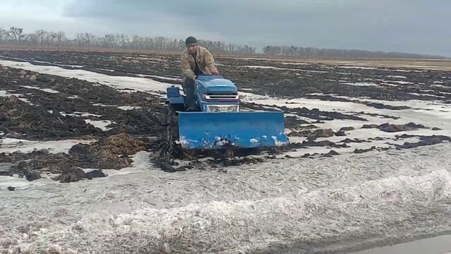 Мототрактор малиш, проходимость с лопатой))) смотреть онлайн