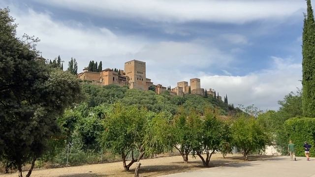 Granada, Spain Travel Guide | 5 Things I liked about Granada and some tips for your trip смотреть онлайн