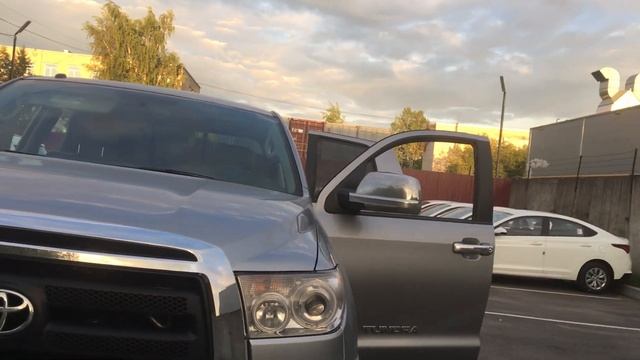 Toyota Tundra 5.7L V8 смотреть онлайн
