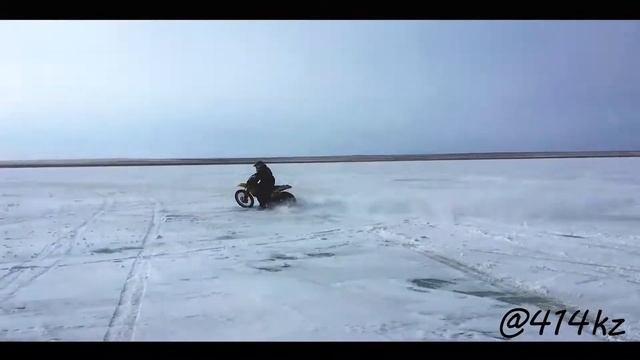 toyota land cruiser 200 Покатушки на озере . г.Семей 2018 смотреть онлайн