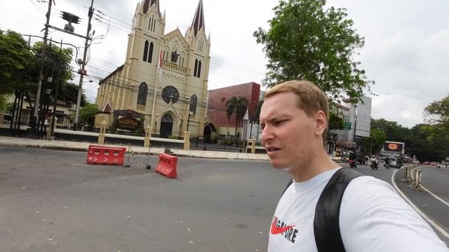 Exploring DUTCH COLONIAL MALANG in East Java, Indonesia смотреть онлайн