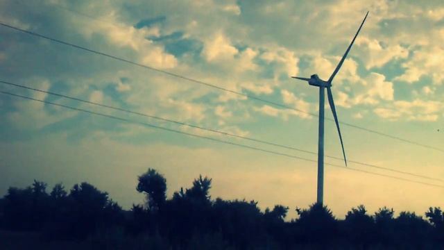 Огромные ветрогенераторы. Украина, Херсонская обл. смотреть онлайн