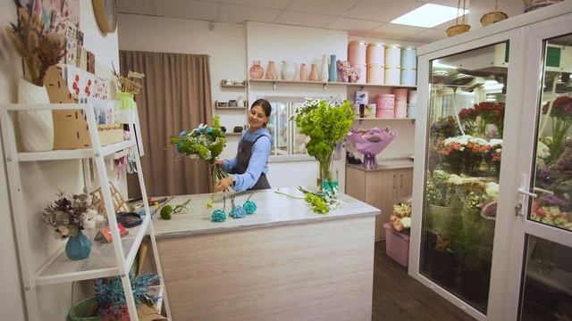 Flower workshop b roll / Цветочная мастерская "Цветок в кубе" смотреть онлайн
