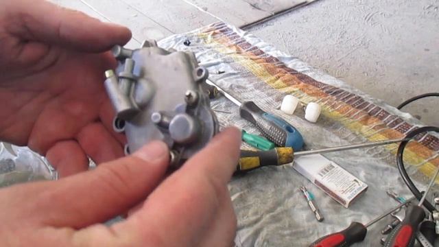 Чистка карбюратора скутера, без компрессора. смотреть онлайн