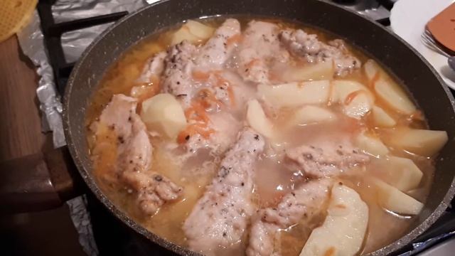 Тушеная картошка с куриной грудкой. смотреть онлайн