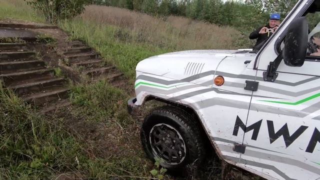 Тест УАЗа, который "валит" и стоит 3,5 млн: E-Hunter с мотором на 600 Нм смотреть онлайн