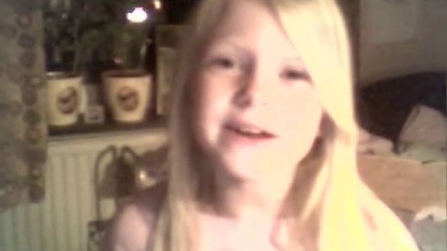Swedish 9 year old girl singing Right here right now - Agnes Carlsson смотреть онлайн