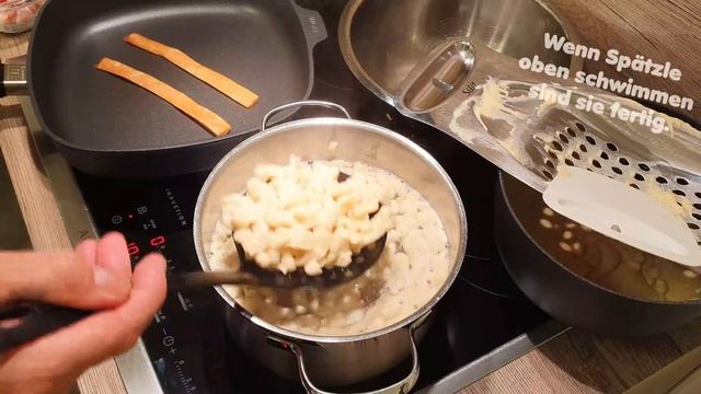 Spätzle alla carbonara mit Speck und viel Parmesan, Knobauch und Eiern, nach Köhlerart смотреть онлайн