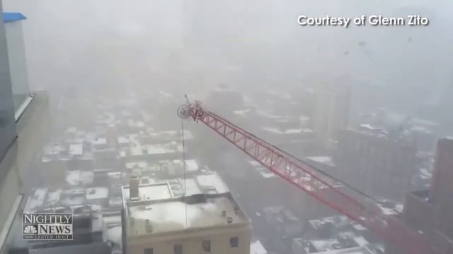 Башенный кран упал в Нью Йорке смотреть онлайн