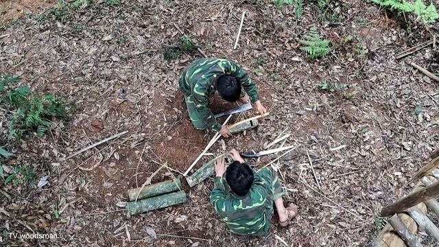 A bountiful day - Synthetic fruits - Making bamboo traps - Foraging in the forest - TV woodsman. смотреть онлайн