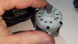 цепная мини-пила DeWALT  исправляем заводской косяк.