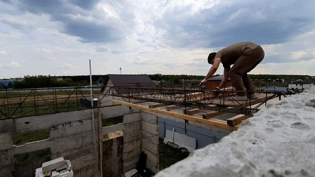 Строительство дома своими руками за 6 месяцев. В одном видео смотреть онлайн