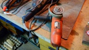 Направление вращения   диска болгарки..Как правильно?