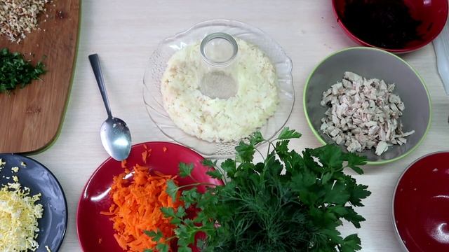 Салат Гранатовый браслет с курицей и грибами смотреть онлайн