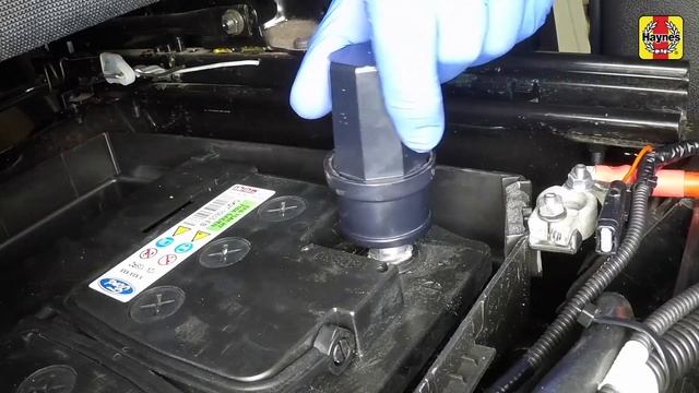 How to replace the battery on the Ford Transit Custom 2013 to 2017 Diesel смотреть онлайн